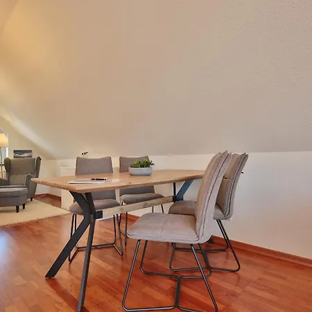 Strandallee 150a 3 アパート